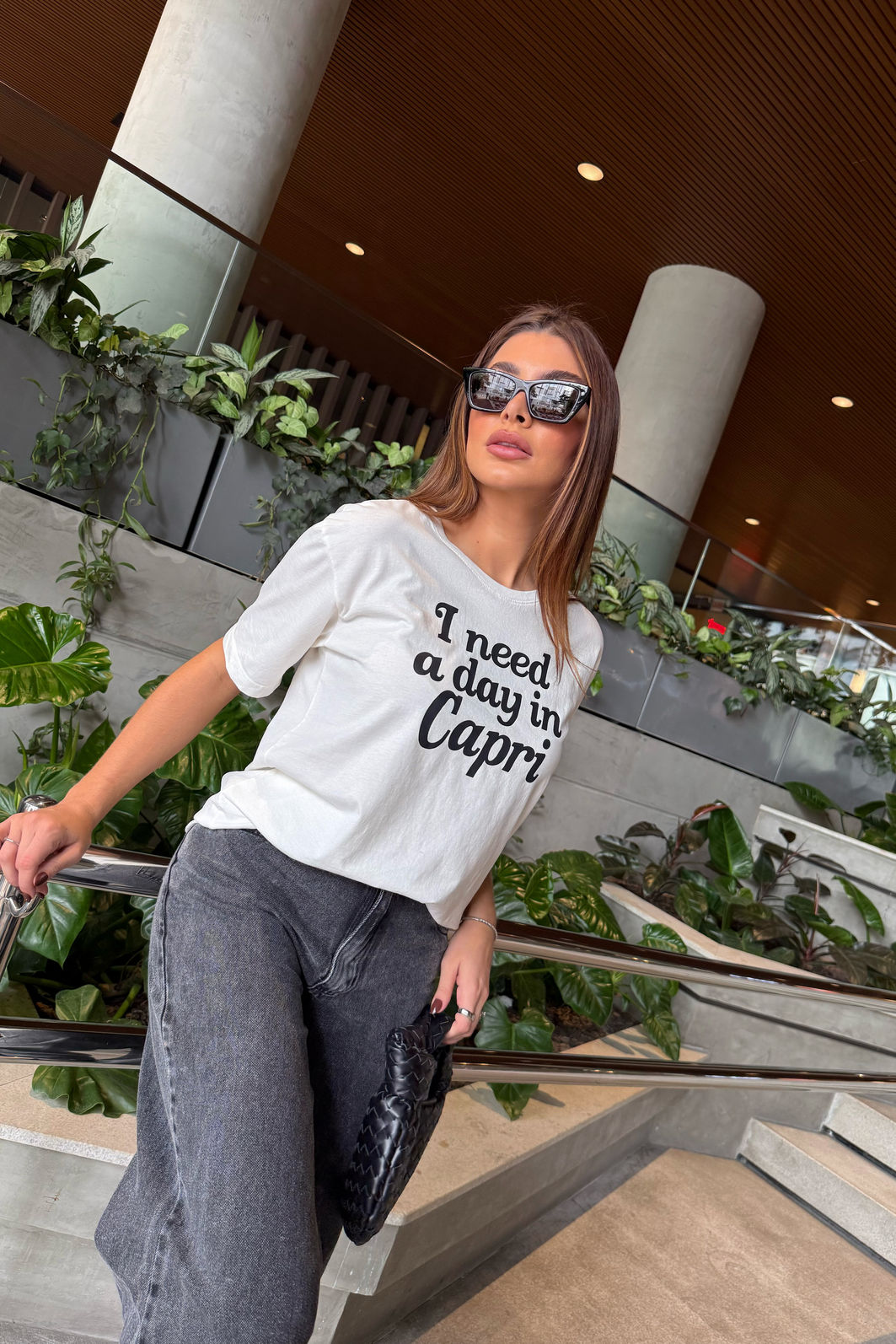 T-SHIRT ESTONADA DAY IN CAPRI ESTAMPA PRETA OFF WHITE T-SHIRT ESTONADA DAY IN CAPRI ESTAMPA PRETA OFF WHITE