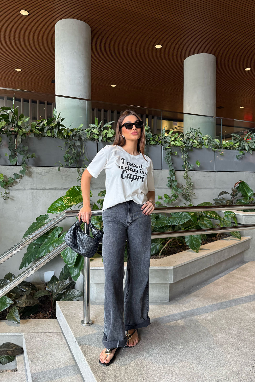 T-SHIRT ESTONADA DAY IN CAPRI ESTAMPA PRETA OFF WHITE T-SHIRT ESTONADA DAY IN CAPRI ESTAMPA PRETA OFF WHITE