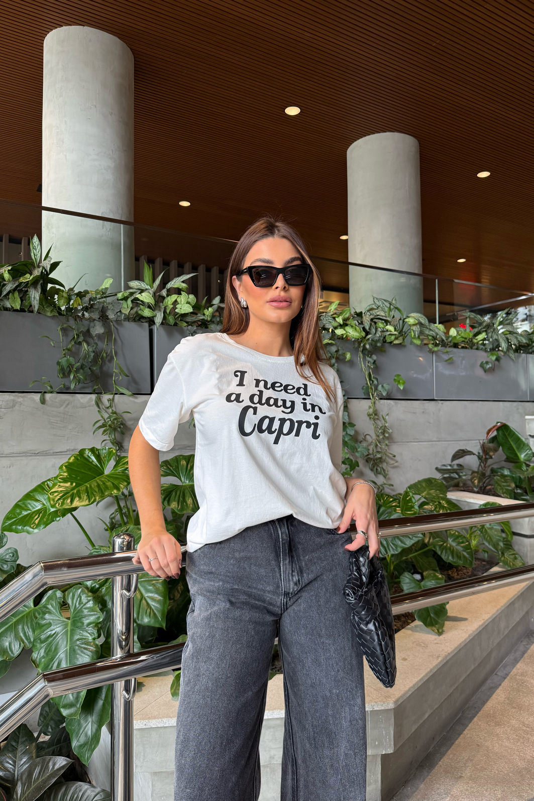 T-SHIRT ESTONADA DAY IN CAPRI ESTAMPA PRETA OFF WHITE T-SHIRT ESTONADA DAY IN CAPRI ESTAMPA PRETA OFF WHITE