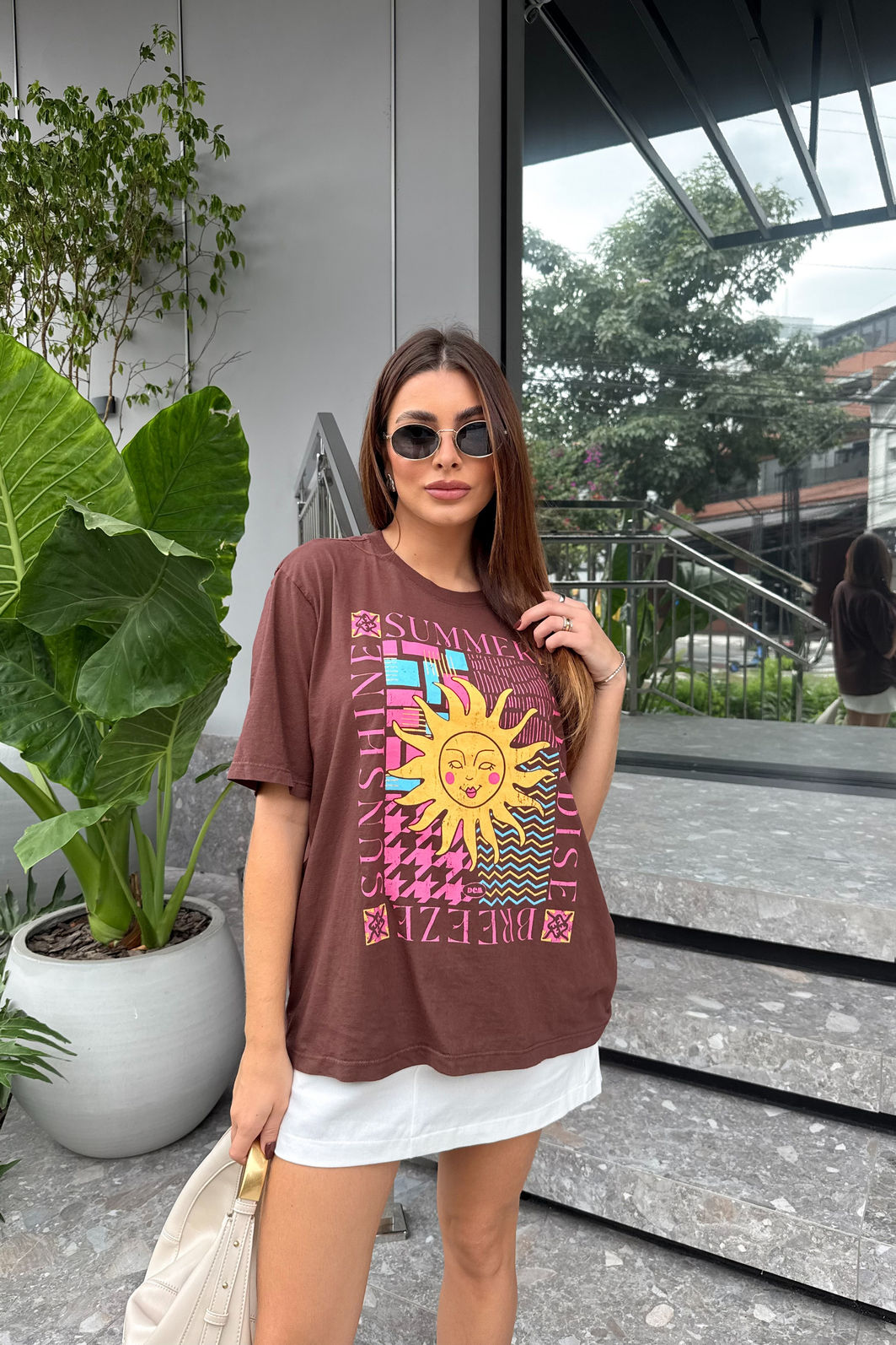 T-SHIRT OVERSIZED SUMMER BREEZE MARROM CHOCOLATE