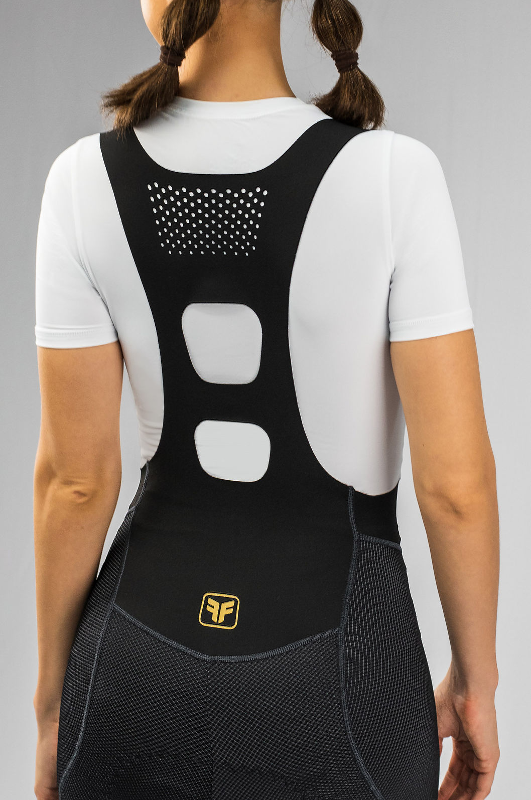 O Bretelle Feminino Performance Free Force foi desenvolvido pensando em velocidade e alto rendimento, peças produzidas com tecido carbon. O forro Invert Air Gel com sua alta tecnologia em conforto, proporcina até 10h de pedal confortável. 