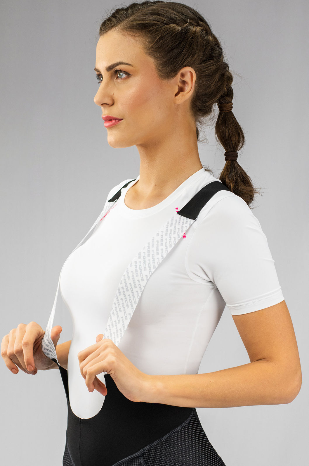 O Bretelle Feminino Performance Free Force foi desenvolvido pensando em velocidade e alto rendimento, peças produzidas com tecido carbon. O forro Invert Air Gel com sua alta tecnologia em conforto, proporcina até 10h de pedal confortável. 