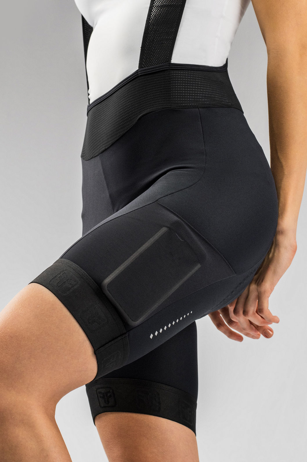 O Bretelle Feminino Endurance foi desenvolvido para suportar longas horas de atividade com conforto, performance e capacidade de carga. Forro com exclusiva tecnologia Invert Air GEL proporciona até 10h de pedal confor... 