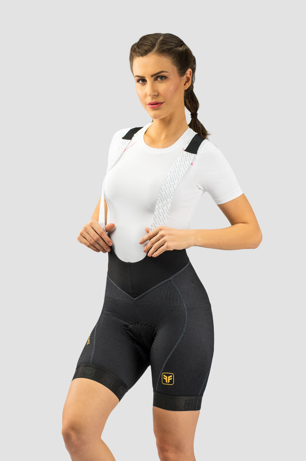 O Bretelle Feminino Performance Free Force foi desenvolvido pensando em velocidade e alto rendimento, peças produzidas com tecido carbon. O forro Invert Air Gel com sua alta tecnologia em conforto, proporcina até 10h de pedal confortável. 