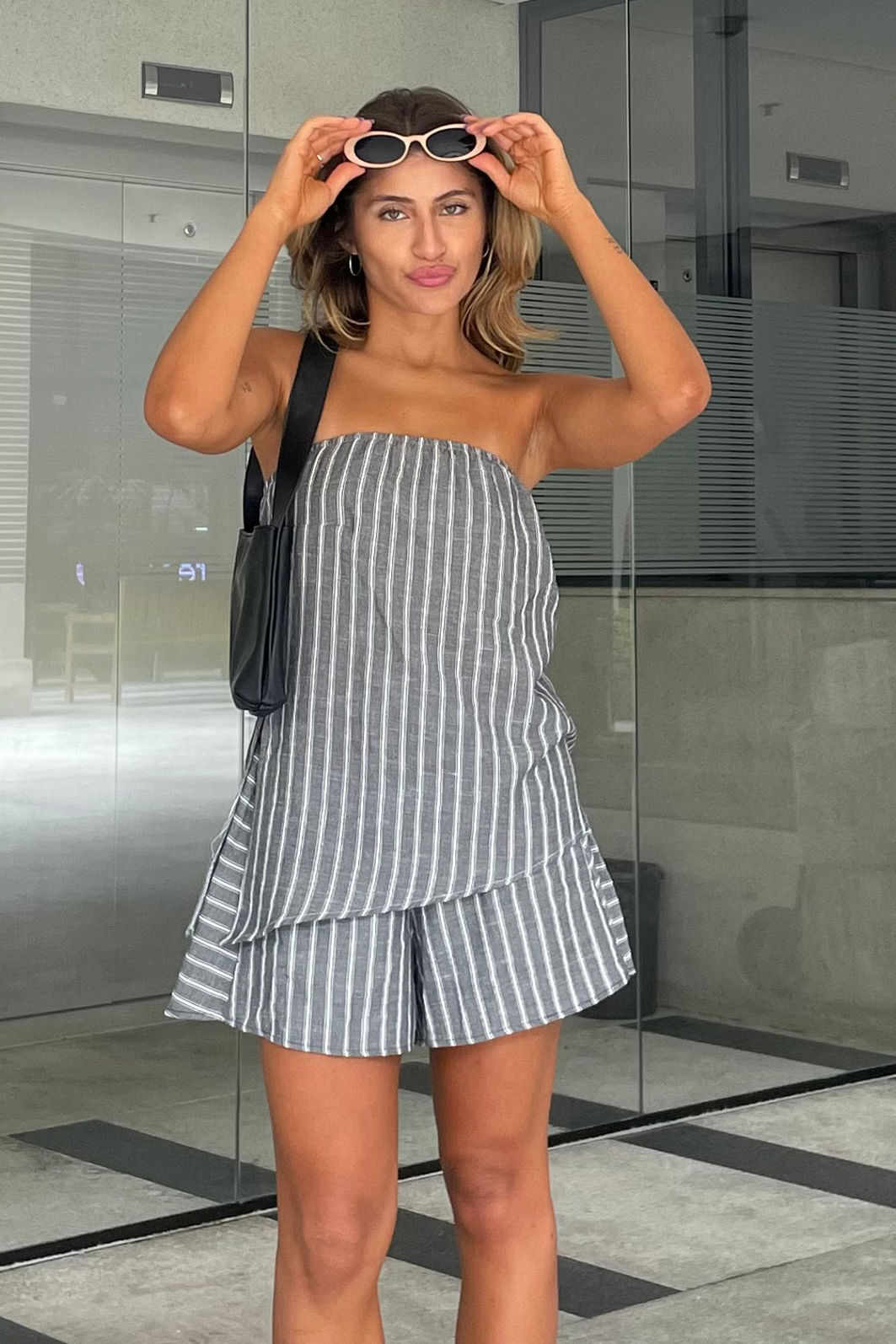 Short Saia Listras Godê Crepe Linho Cinza Short Saia Listras Godê Crepe Linho Cinza