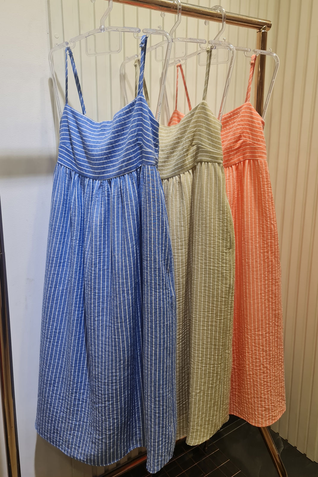 Vestido Resort Listras Crepe Linho 3 Cores Vestido Resort Listras Crepe Linho 3 Cores