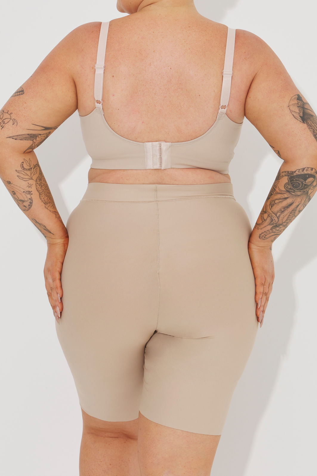 Bermuda Antiatrito Soft Touch Plus Size Bege