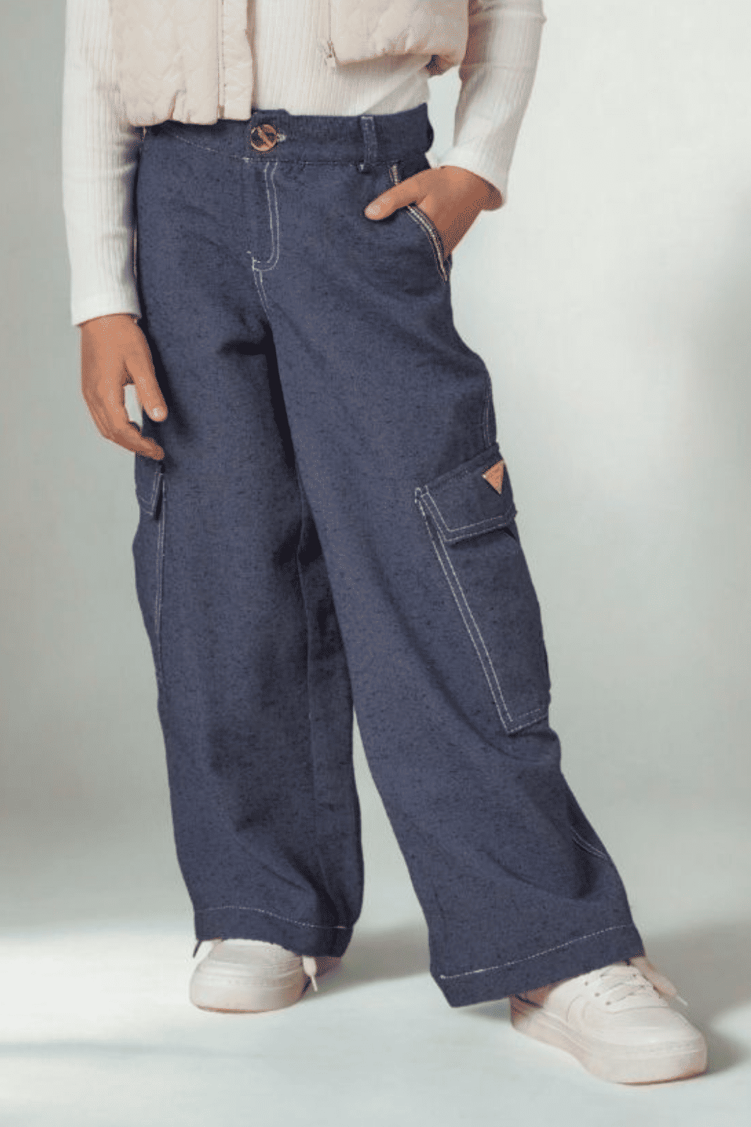 Calça wide leg jeans com bolso lateral Calça wide leg jeans com bolso lateral