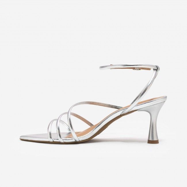 Sandália Metalizado com Tiras Finas e Salto Taça Prata Sandália Metalizado com Tiras Finas e Salto Taça Prata