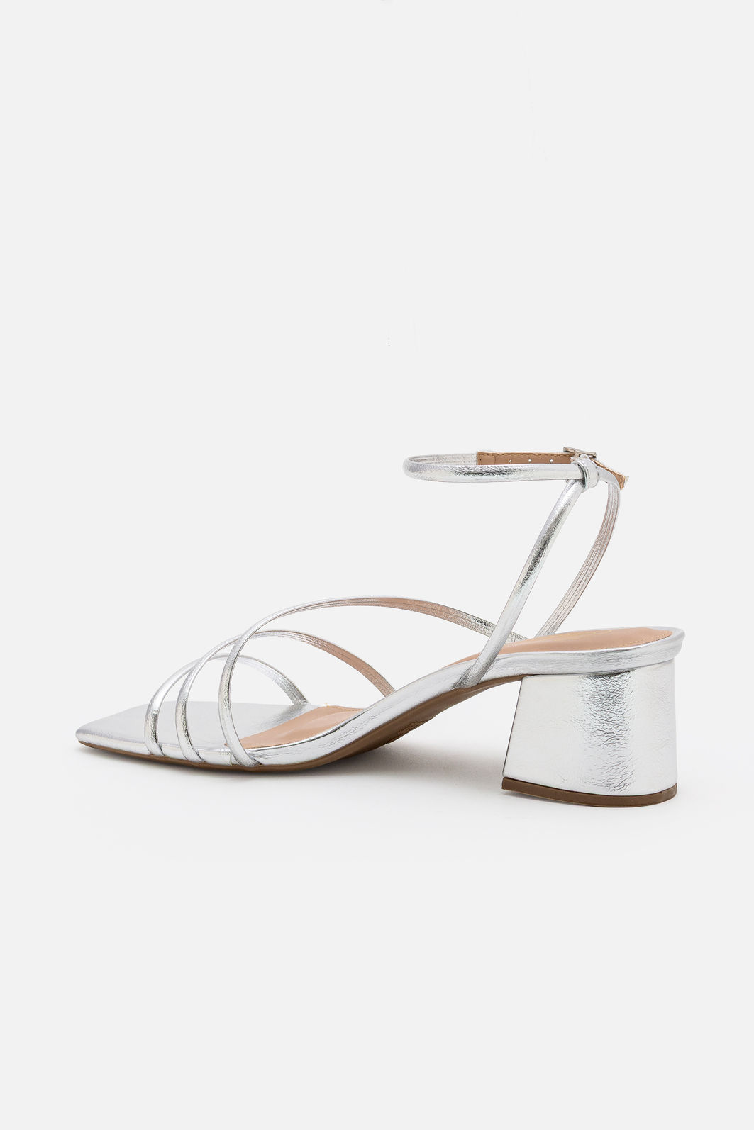 Sandália com Tiras Delicadas e Salto Bloco Prata Sandália com Tiras Delicadas e Salto Bloco Prata