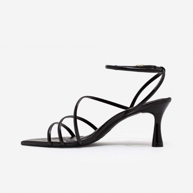 Sandália com Tiras Finas e Salto Taça Preto Sandália com Tiras Finas e Salto Taça Preto