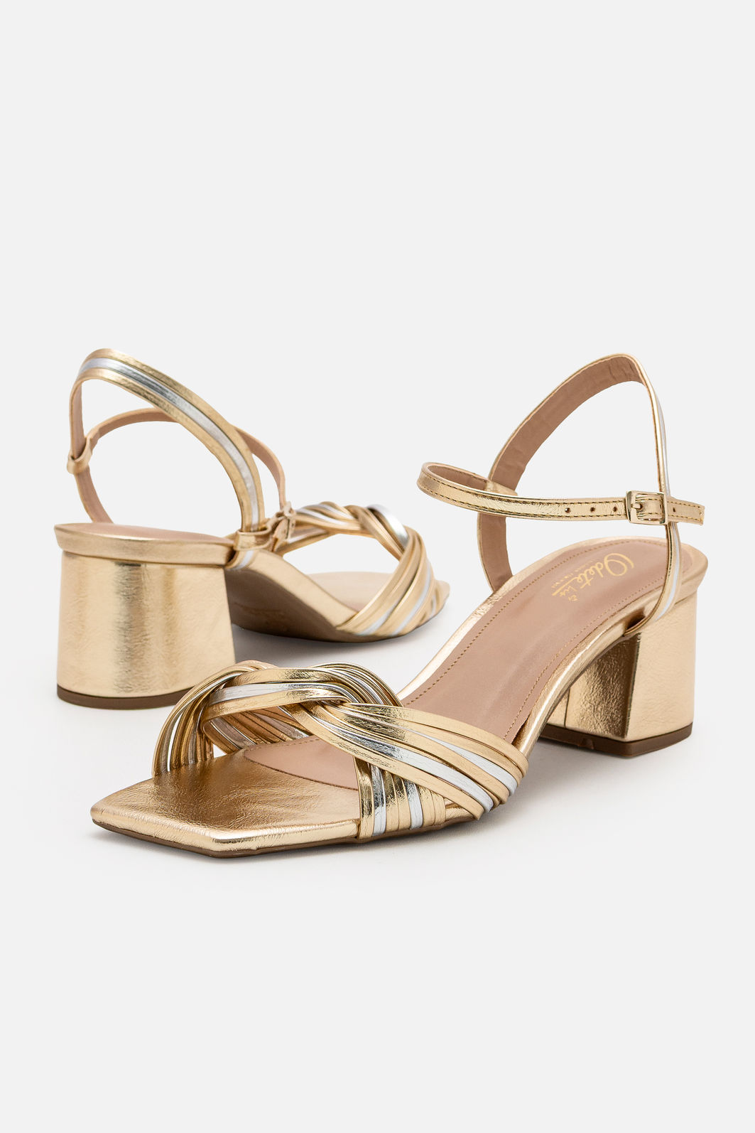 Sandália com Tiras Entrelaçadas e Salto Bloco Champagne Sandália com Tiras Entrelaçadas e Salto Bloco Champagne