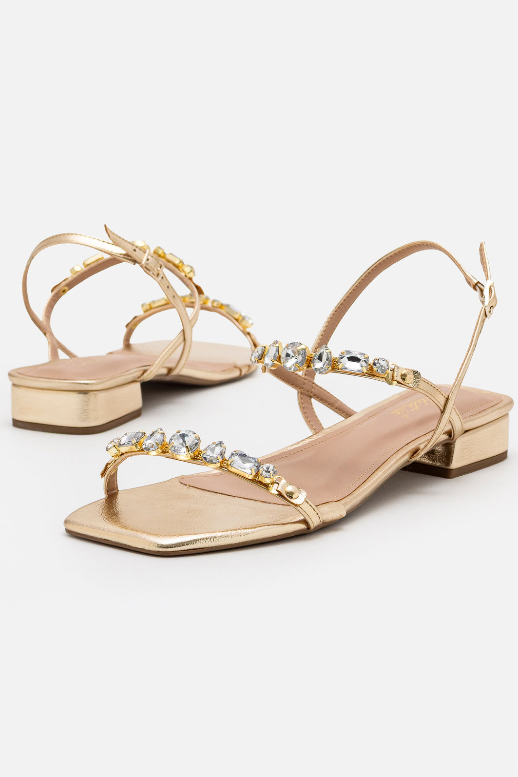 Sandália Delicadíssima com Pedras e Salto Baixo Champagne Sandália Delicadíssima com Pedras e Salto Baixo Champagne