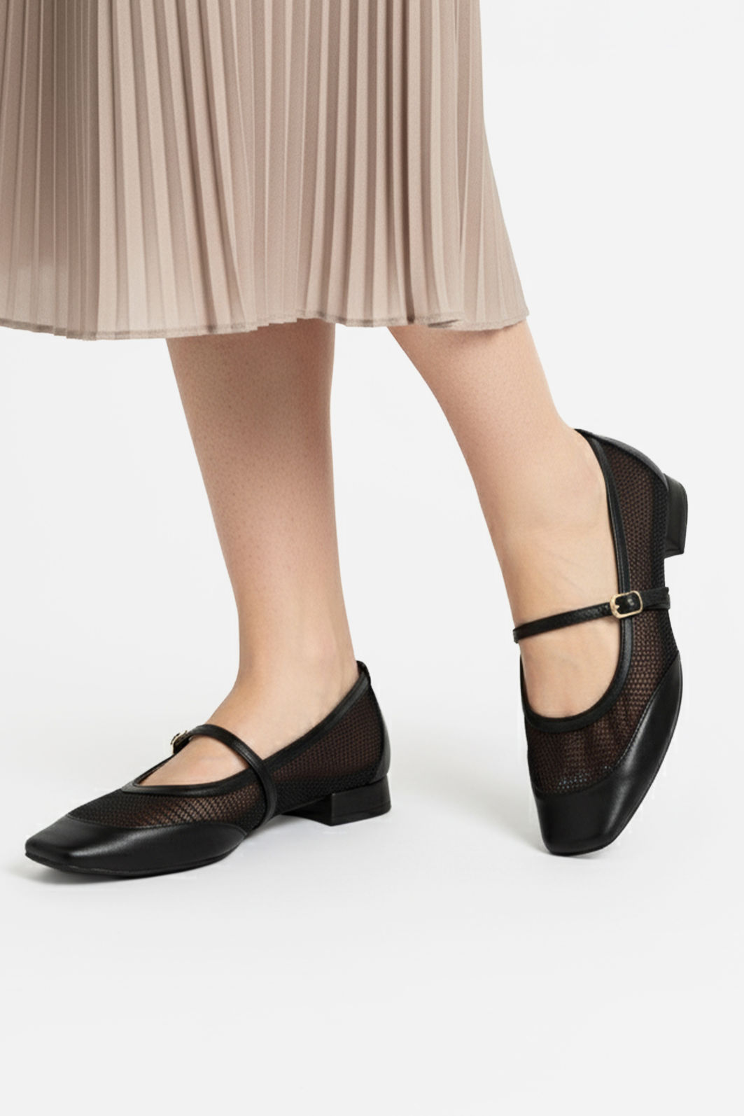 Scarpin em Tela com Bico Quadrado Preto Scarpin em Tela com Bico Quadrado Preto