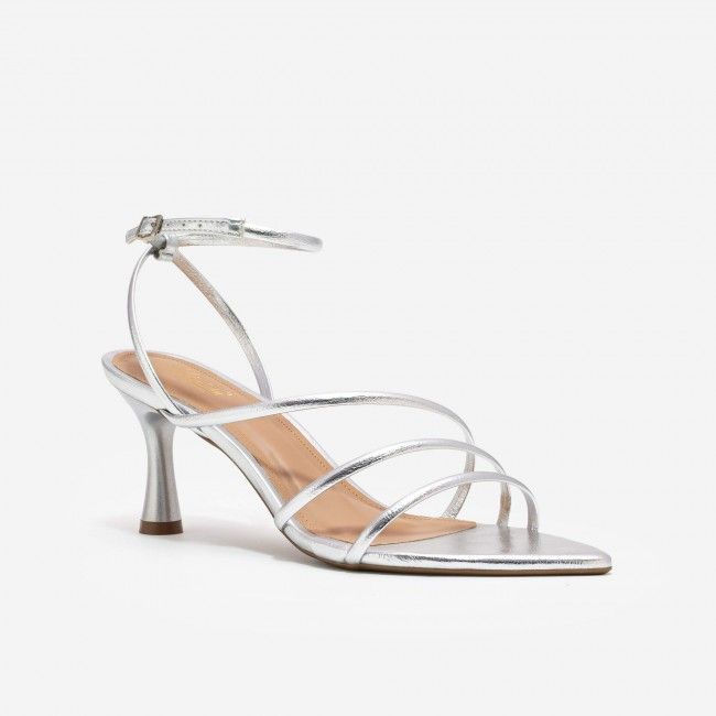 Sandália Metalizado com Tiras Finas e Salto Taça Prata Sandália Metalizado com Tiras Finas e Salto Taça Prata