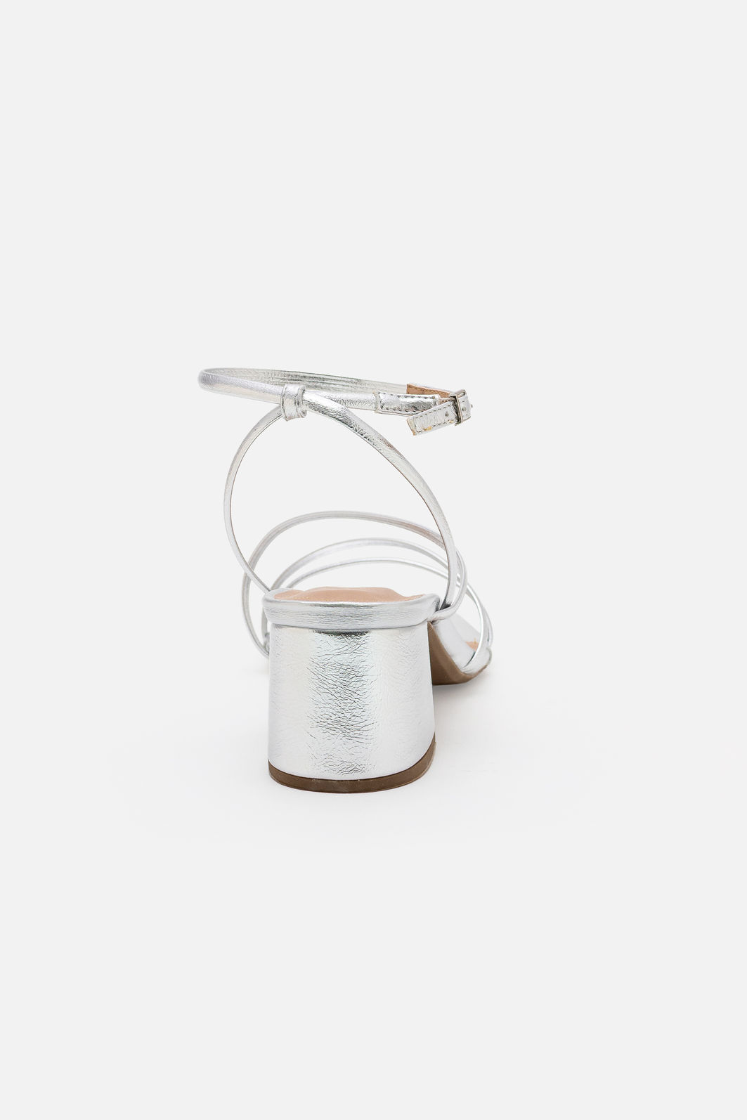 Sandália com Tiras Delicadas e Salto Bloco Prata Sandália com Tiras Delicadas e Salto Bloco Prata