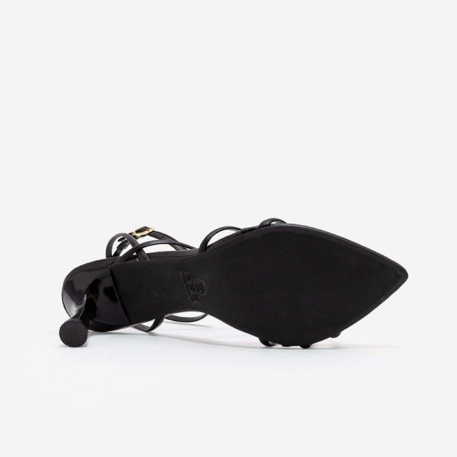 Sandália com Tiras Finas e Salto Taça Preto Sandália com Tiras Finas e Salto Taça Preto