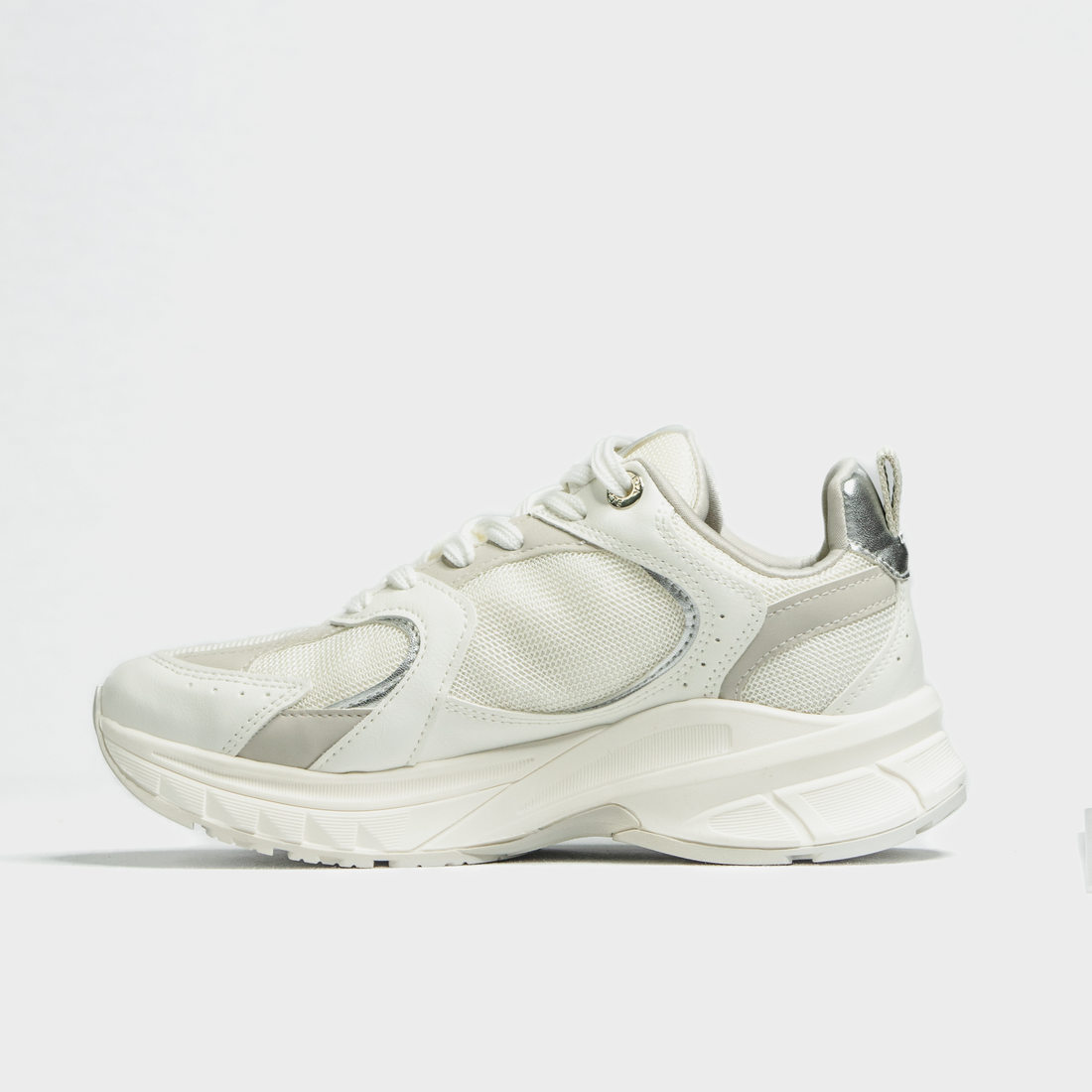 Tênis Chunky Via Marte com Recortes Tela Detalhe Metalizado Branco Tênis Chunky Via Marte com Recortes Tela Detalhe Metalizado Branco