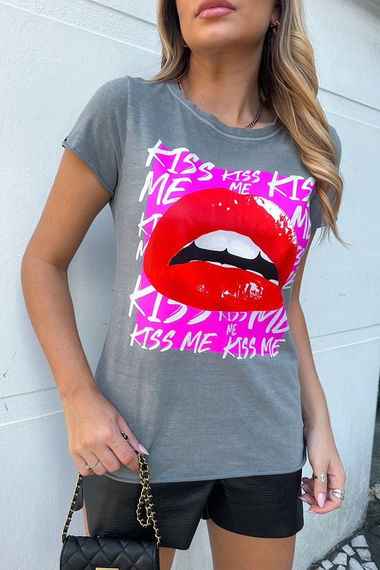 T-Shirt Kiss Me Cinza T-Shirt Kiss Me Cinza