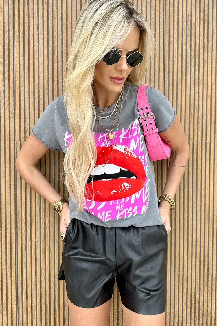 T-Shirt Kiss Me Cinza T-Shirt Kiss Me Cinza