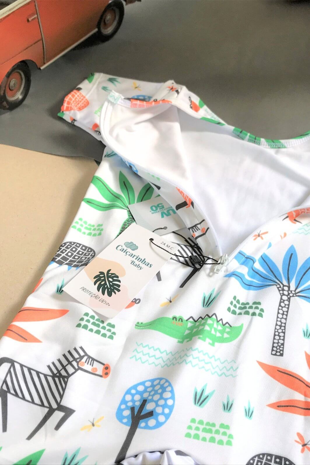 Macacão Praia Bebê Proteção Solar UV 50+ Manga Curta Branco Safari Macacão Praia Bebê Proteção Solar UV 50+ Manga Curta Branco Safari