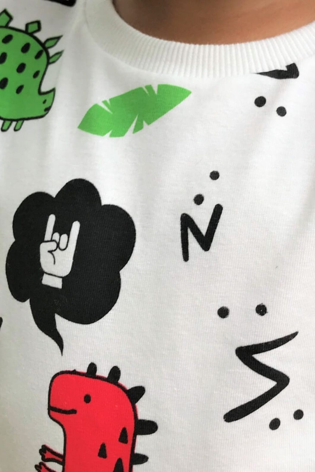 Camiseta Infantil Manga Curta Algodão Sustentável Exclusiva Branco Dinossauros