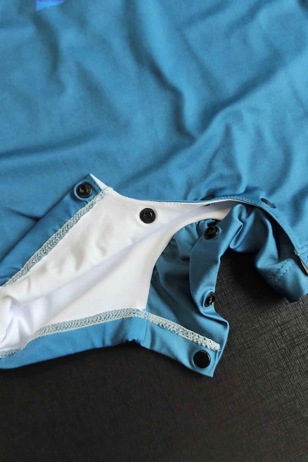 Macacão Praia Bebê Proteção Solar UV 50+ Manga Curta Azul Tucano Macacão Praia Bebê Proteção Solar UV 50+ Manga Curta Azul Tucano