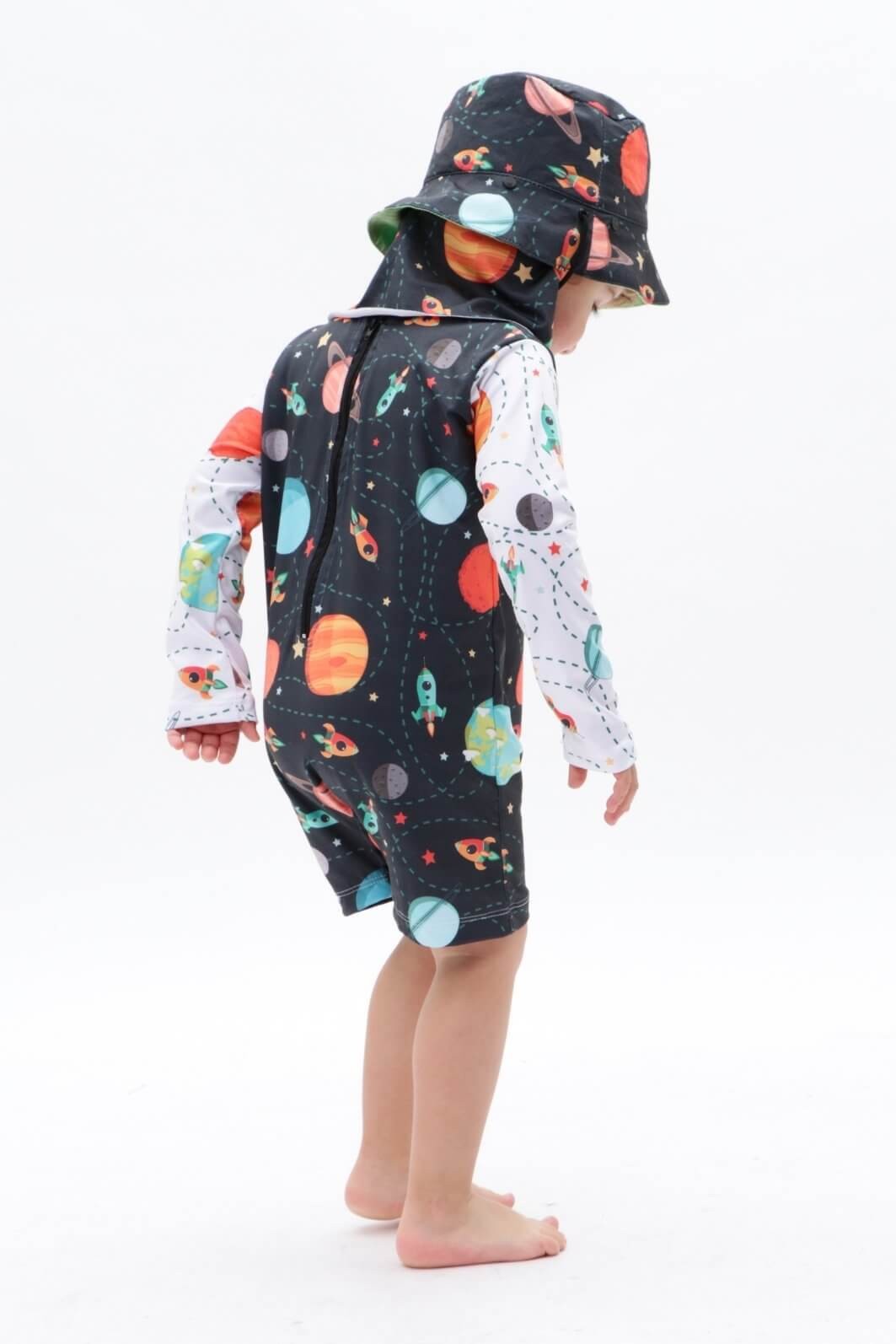 Macacão Praia Bebê Proteção Solar UV 50+ Manga Longa Preto Universo Macacão Praia Bebê Proteção Solar UV 50+ Manga Longa Preto Universo