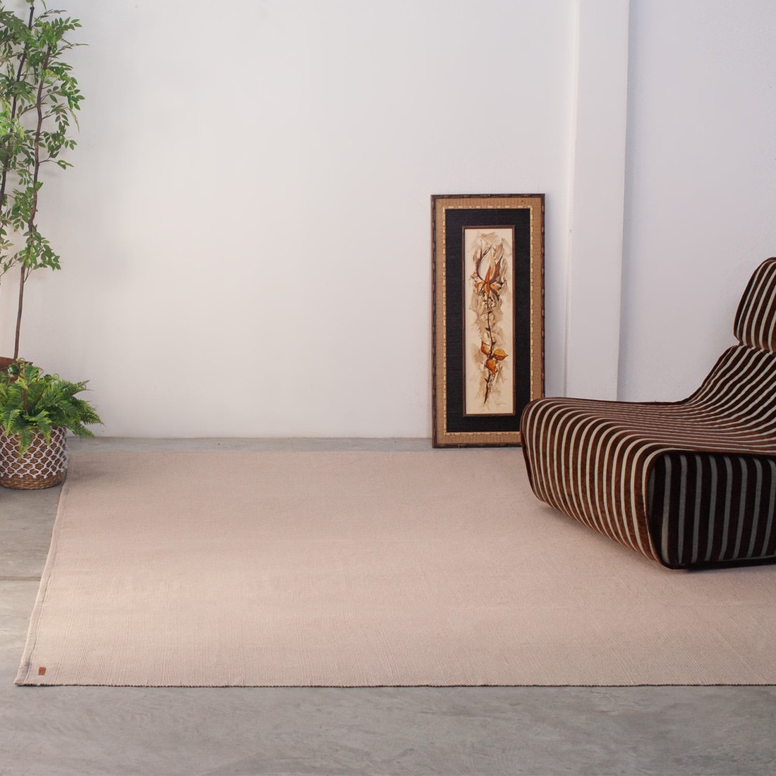 Tapete Artesanal Trama Basic Extra Grande para Sala Liso Areia Tapete Artesanal Trama Basic Extra Grande para Sala Liso Areia