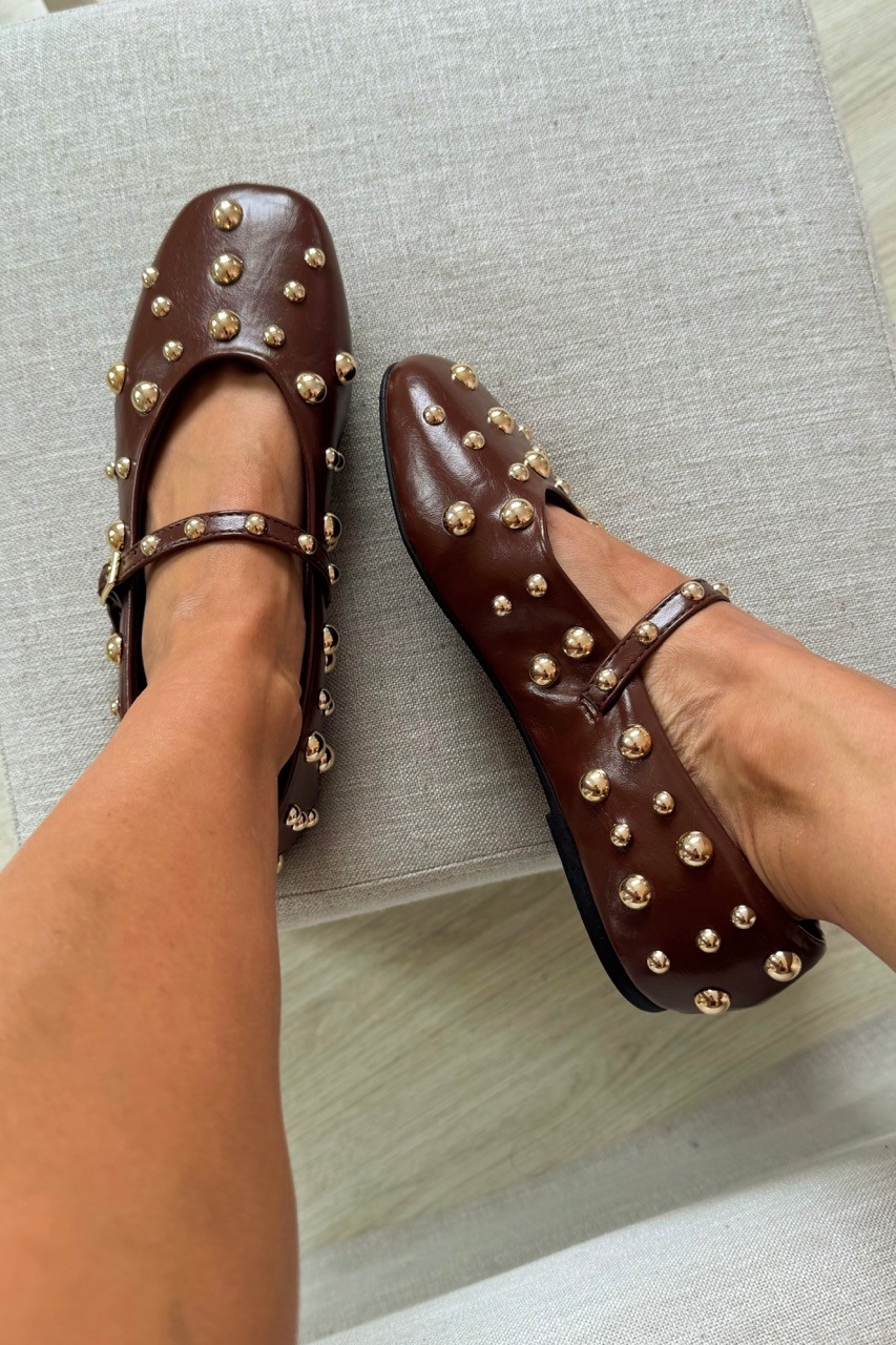 Sapatilha Melina Terra com Aplicações Douradas Sapatilha Melina Terra com Aplicações Douradas