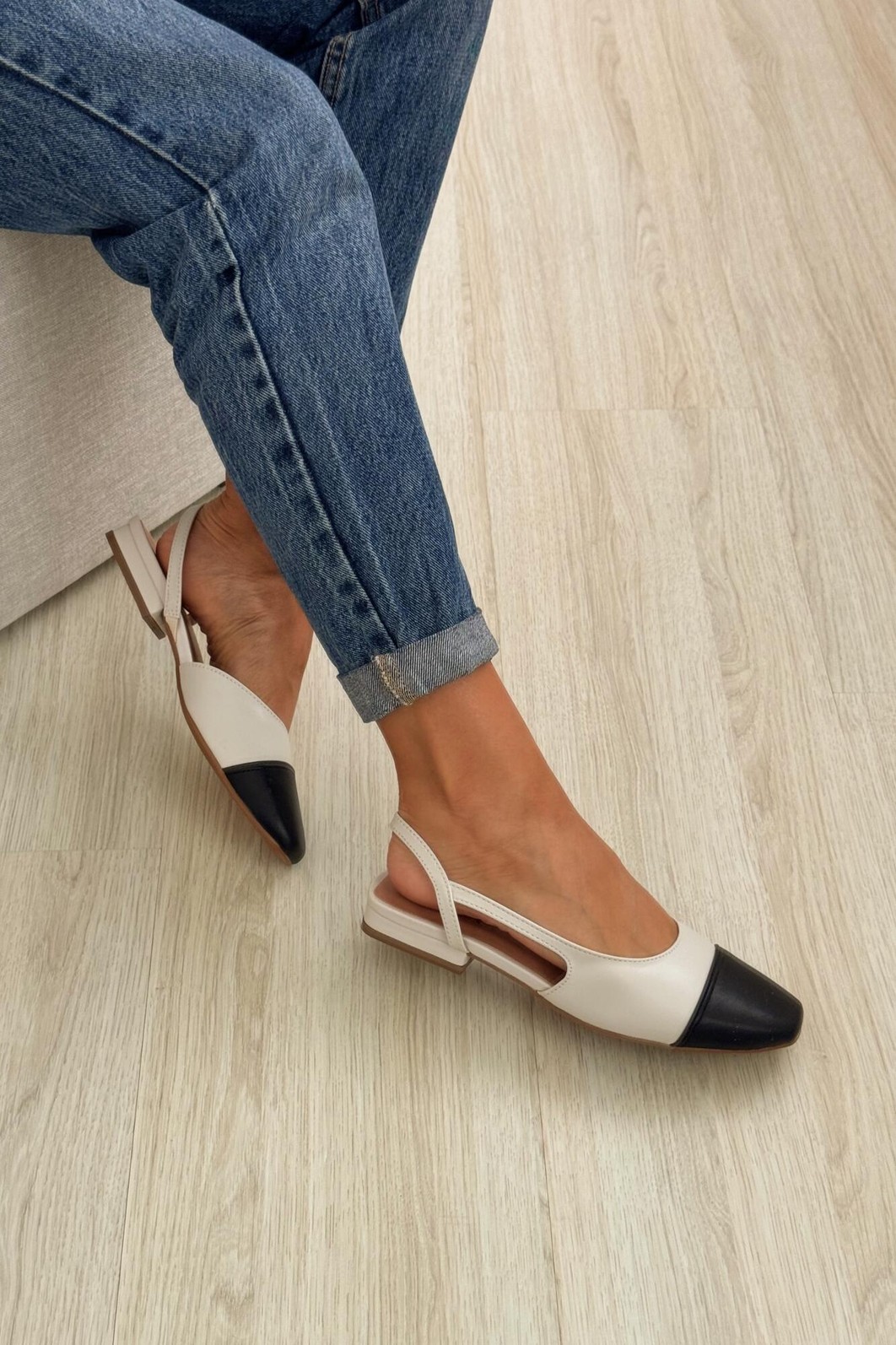 Flat Julie Off-White Flat Julie Off-White