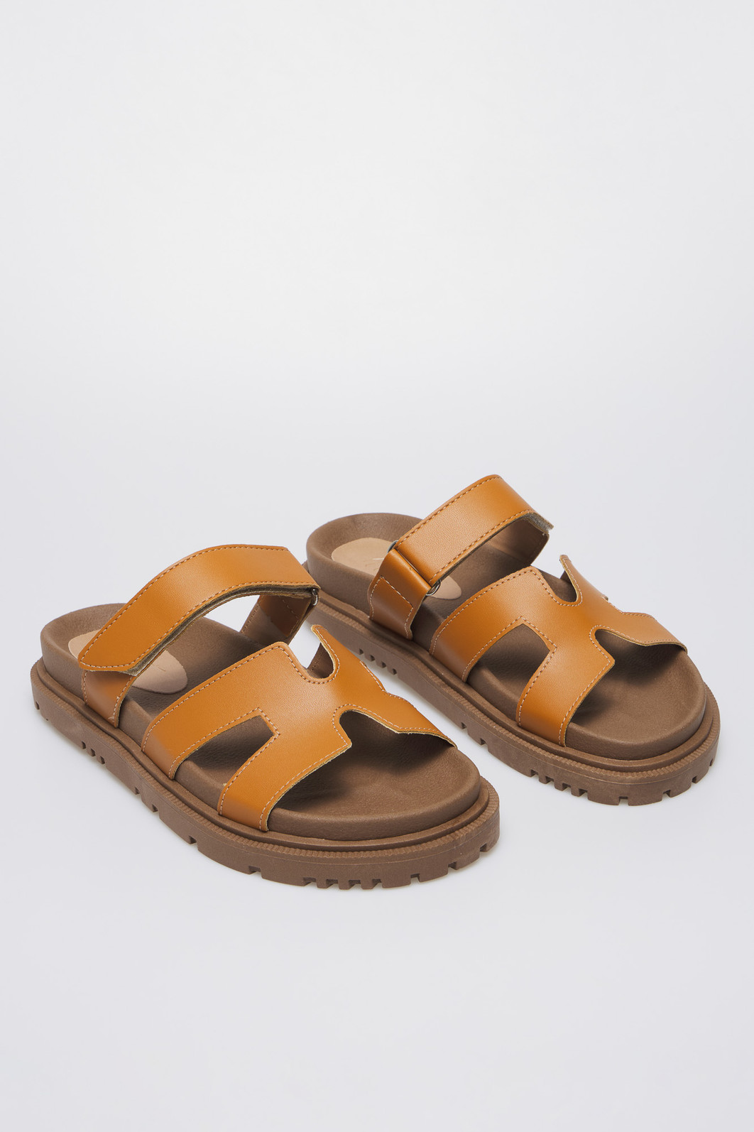 Flat Isadora Camel