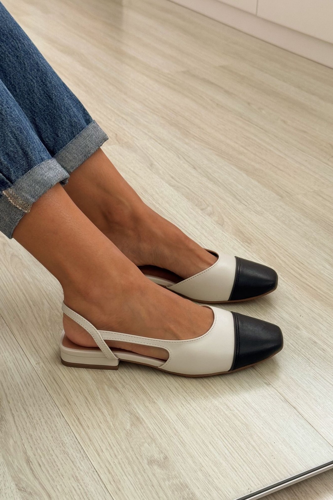 Flat Julie Off-White Flat Julie Off-White