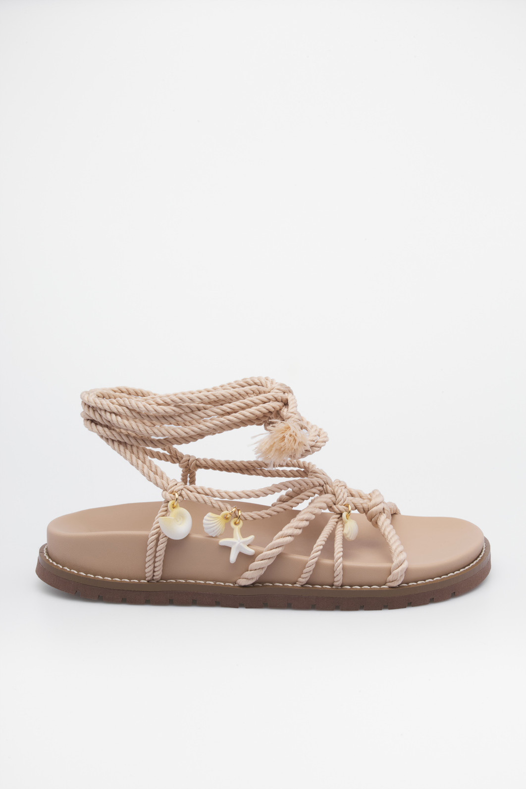 Sandália Paula Nude feminina estilo boho – Mist Sandália Paula Nude feminina com amarração em corda e conchas