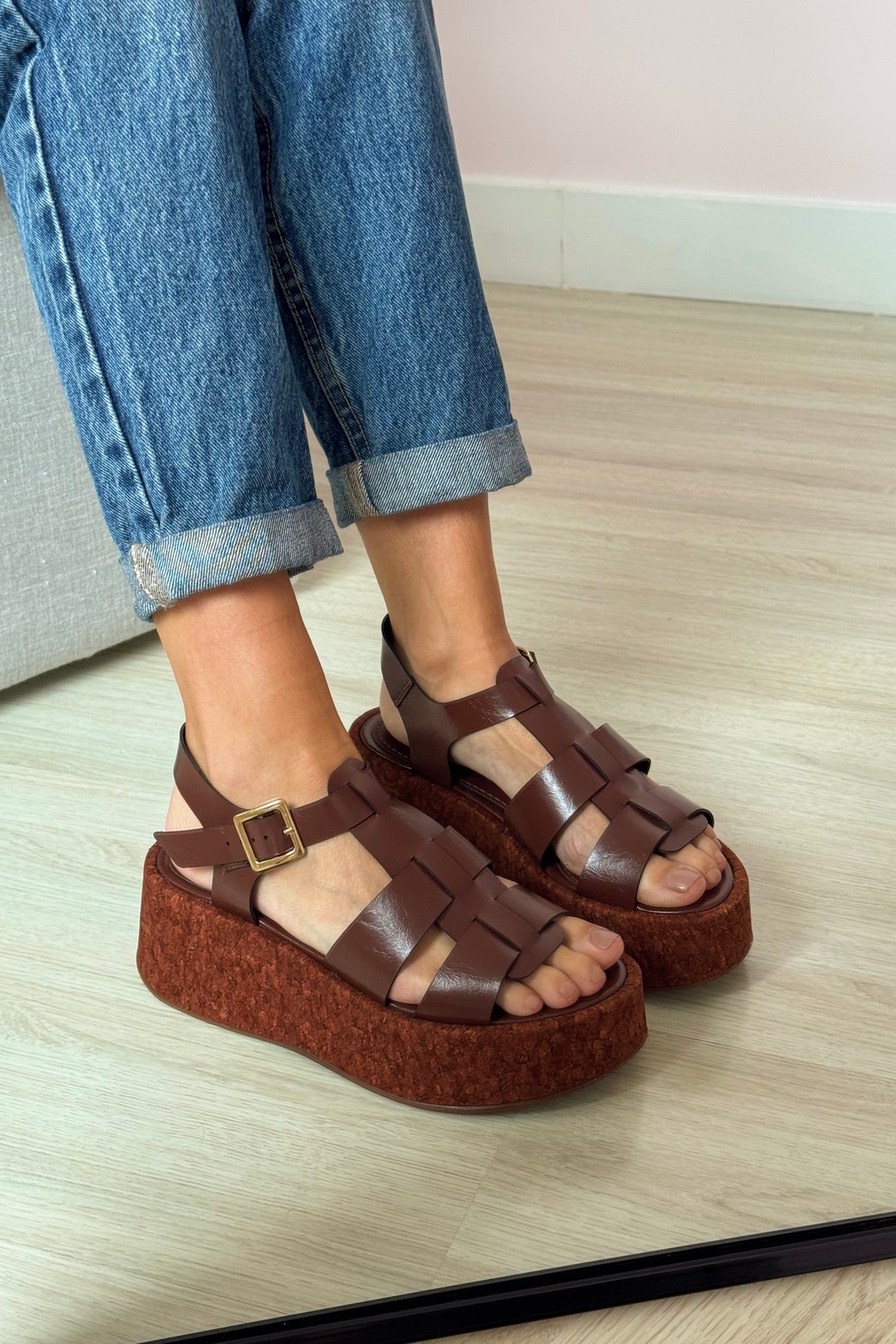 Sandália Marta Café Flatform com Solado de Cortiça Sandália Marta Café Flatform com Solado de Cortiça