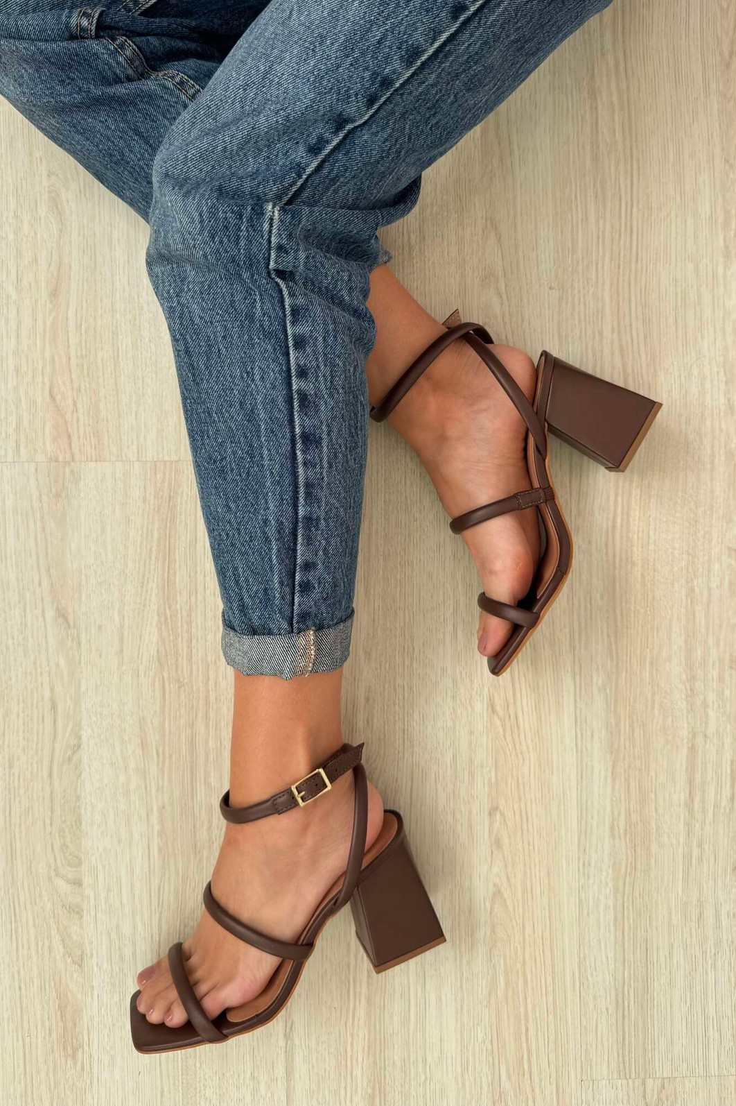 Sandália Tay Marrom Sandália Tay Marrom