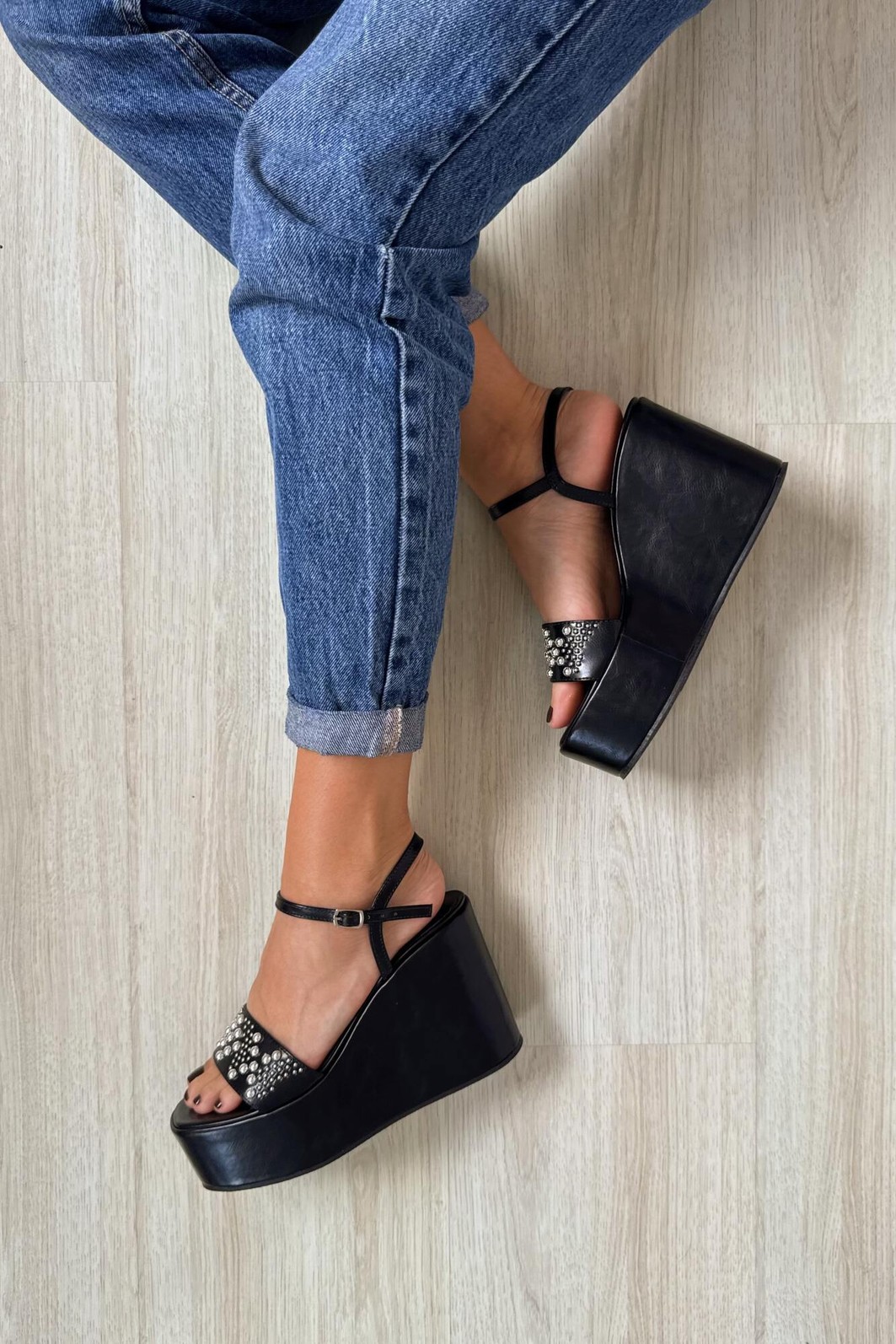 Sandália Luciana Preta Sandália Luciana Preta