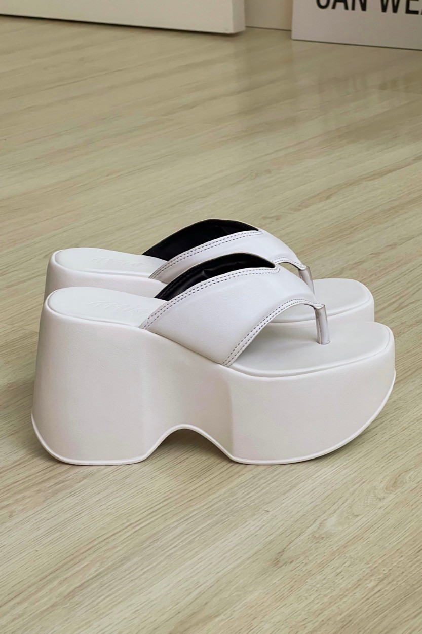 Flat Gisele Branco Flat Gisele Branco