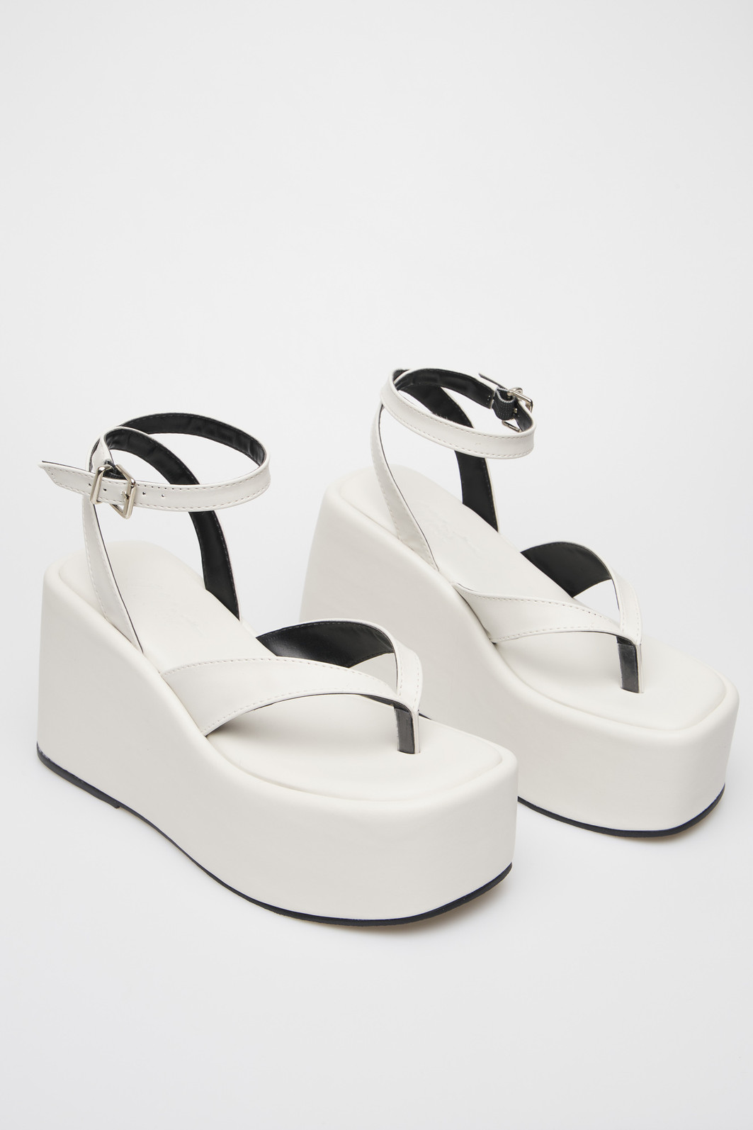 Sandália Lola Off-White Sandália Lola Off-White