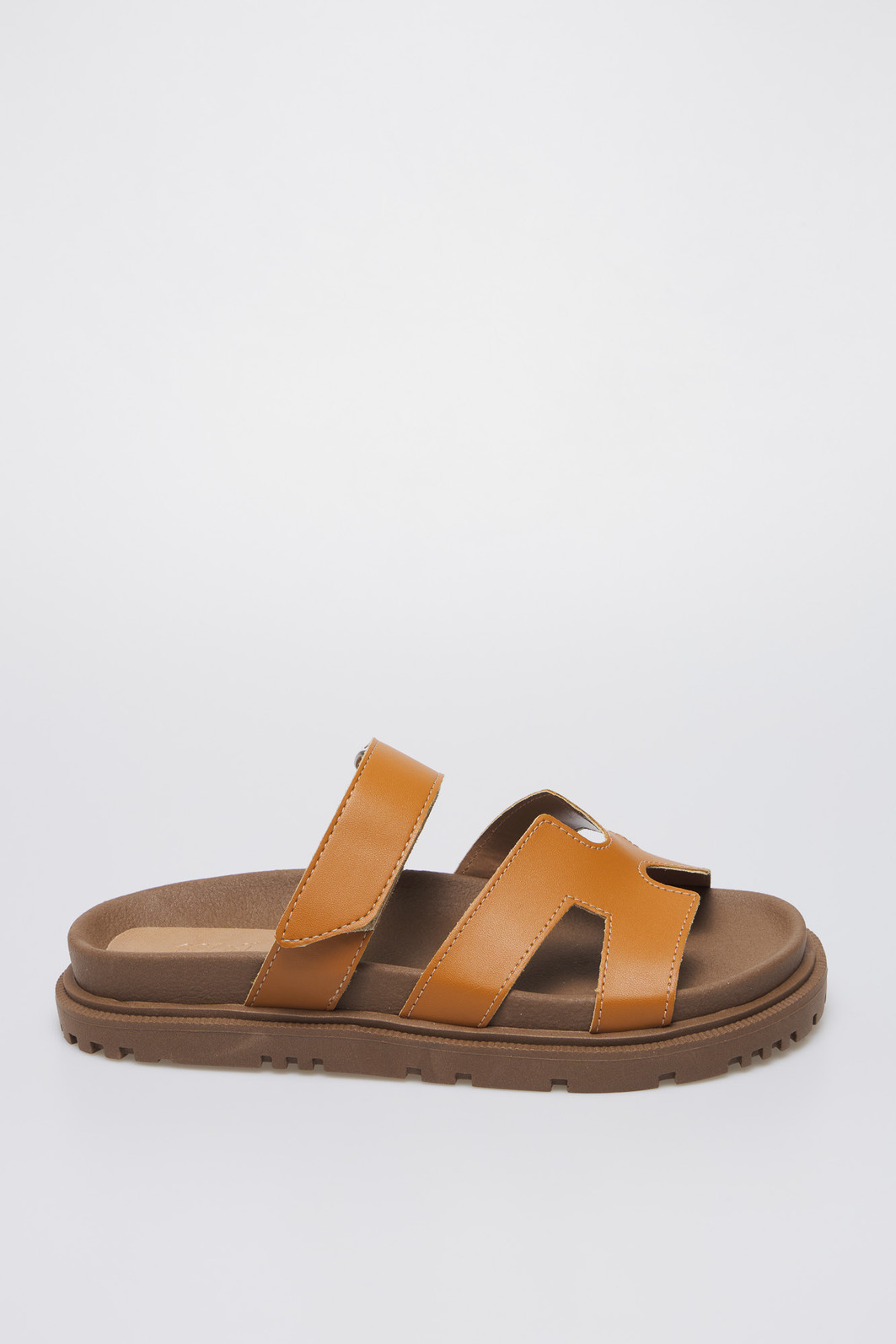 Flat Isadora Camel