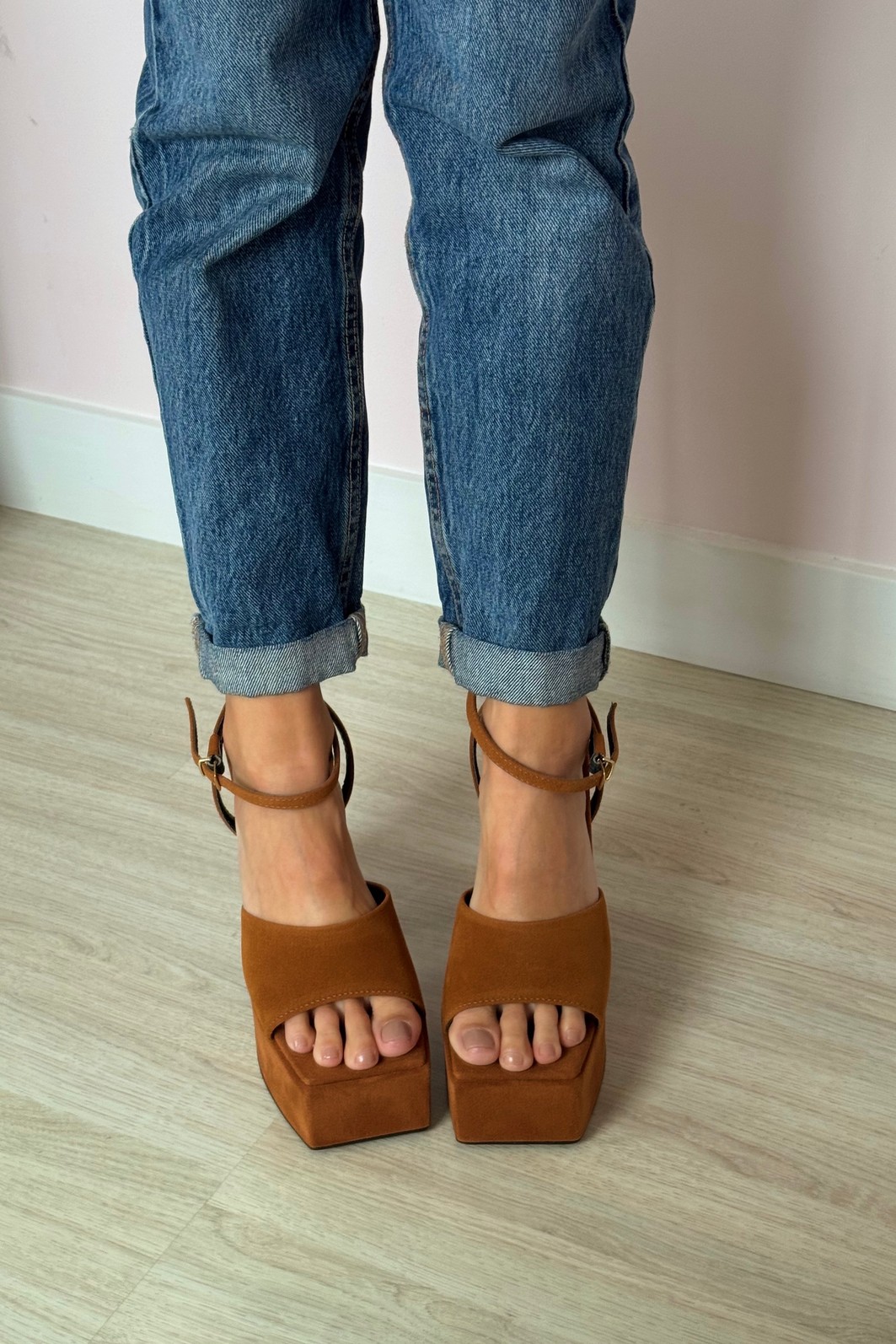 Sandália Tina Caramelo  Plataforma com Salto Bloco