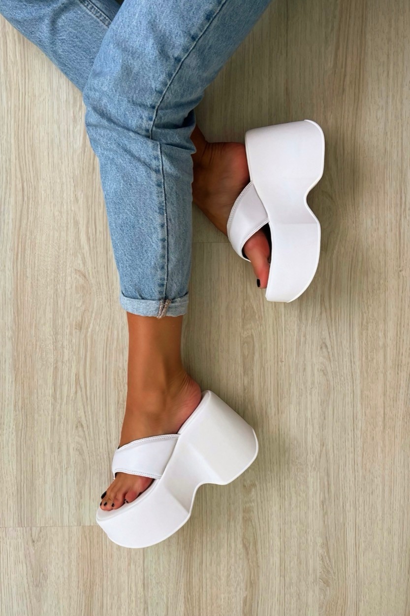 Flat Gisele Branco Flat Gisele Branco