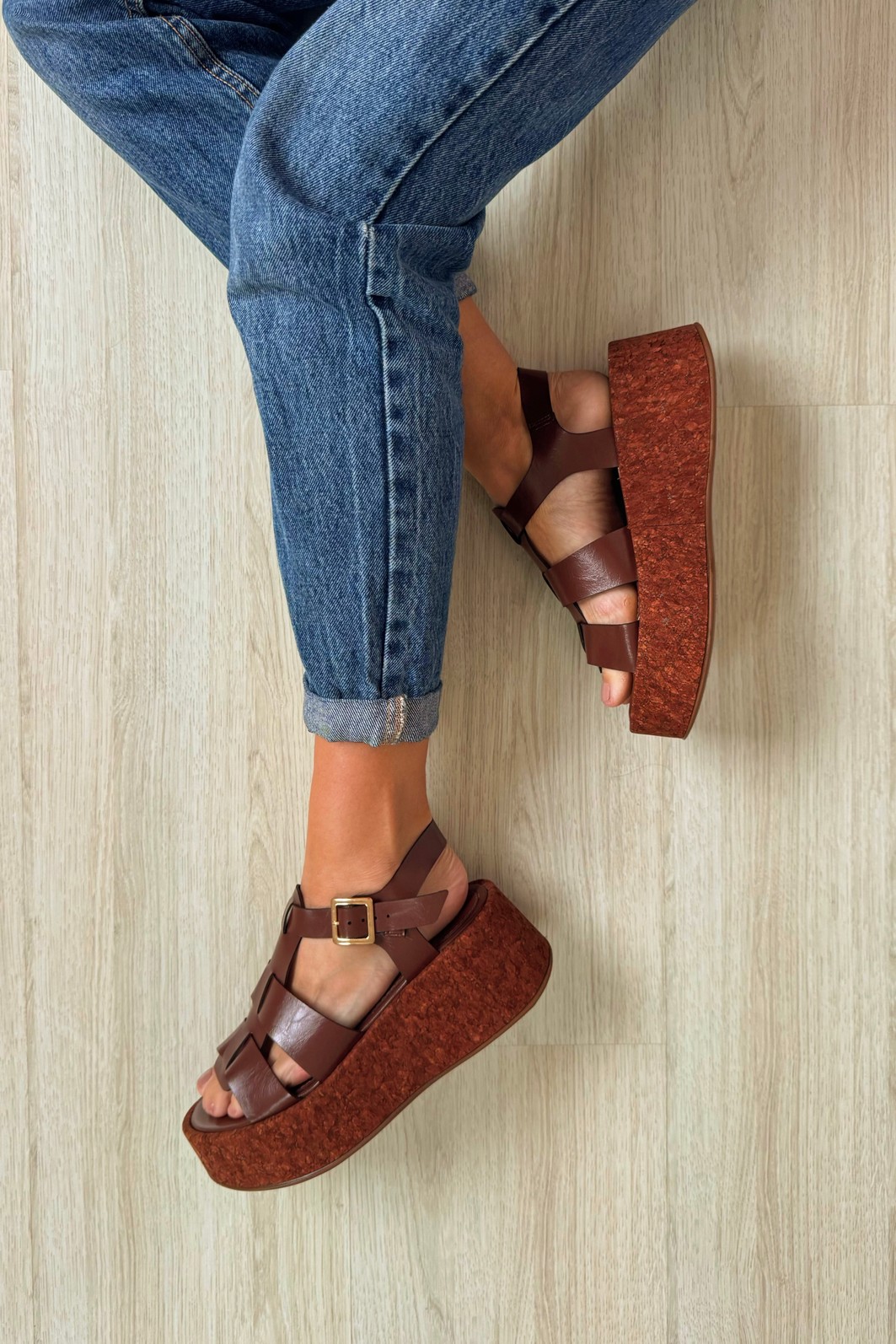 Sandália Marta Café Flatform com Solado de Cortiça Sandália Marta Café Flatform com Solado de Cortiça