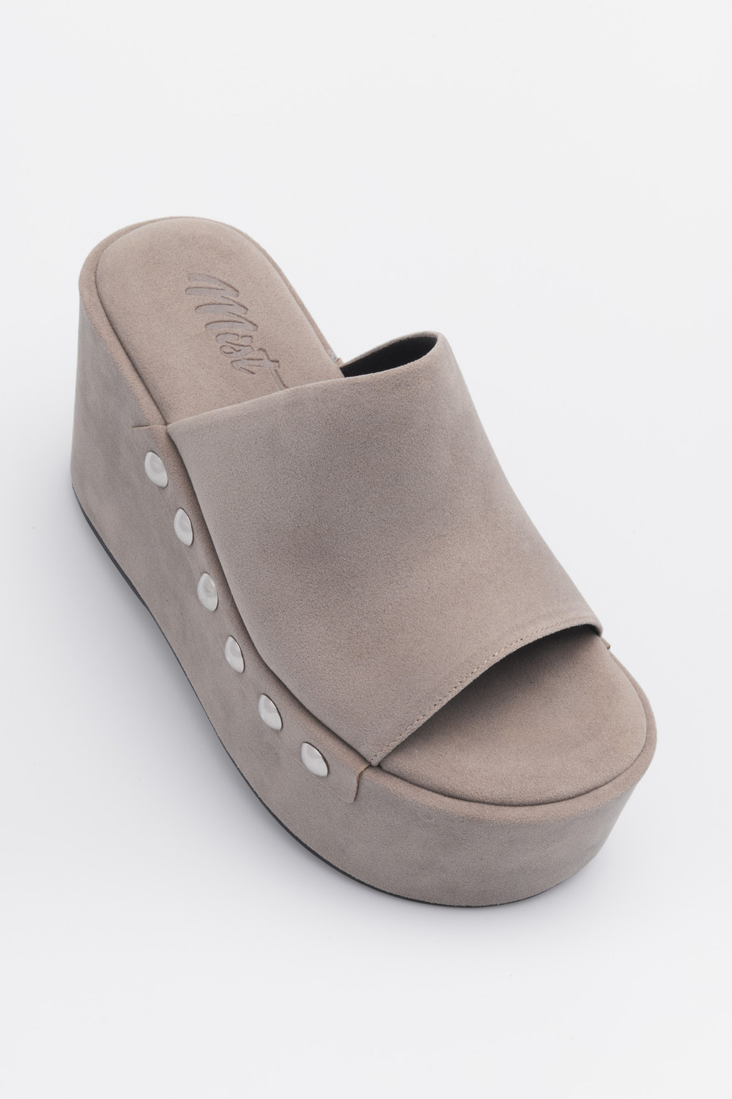 Tamanco Flatform Suelen Grafite MIST – Plataforma Alta Feminina com Tachas Tamanco Suelen Grafite – tamanco flatform feminino moderno