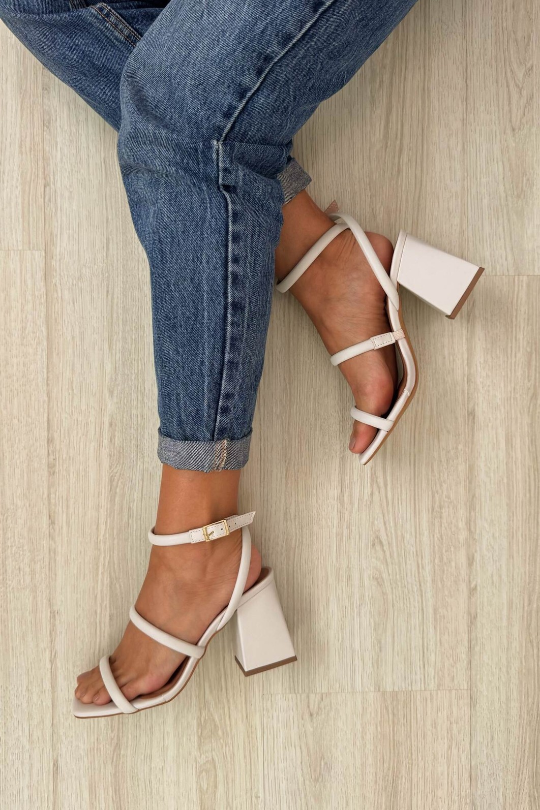 Sandália Tay Off-White Sandália Tay Off-White