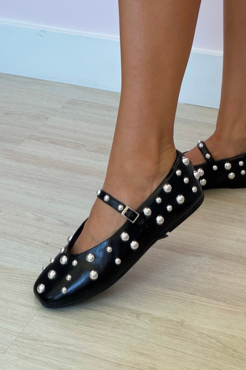 Sapatilha Melina Preto com Aplicações Prata Sapatilha Melina Preto com Aplicações Prata