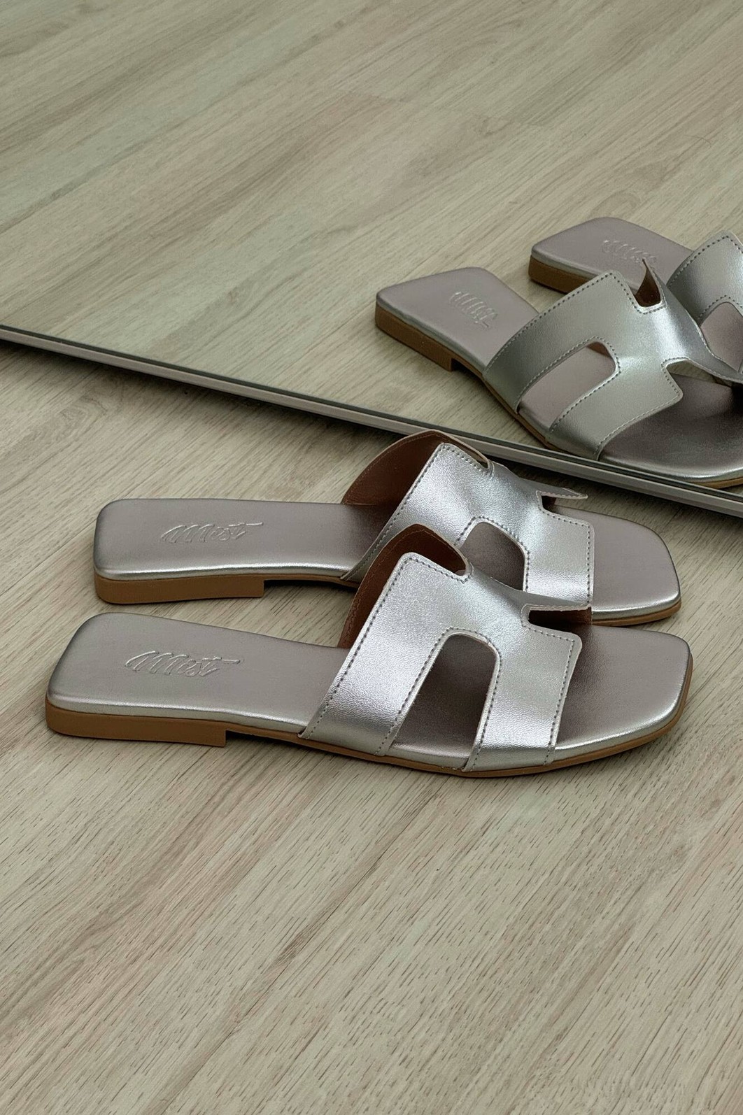 Flat Gigi Silver Flat Gigi Silver