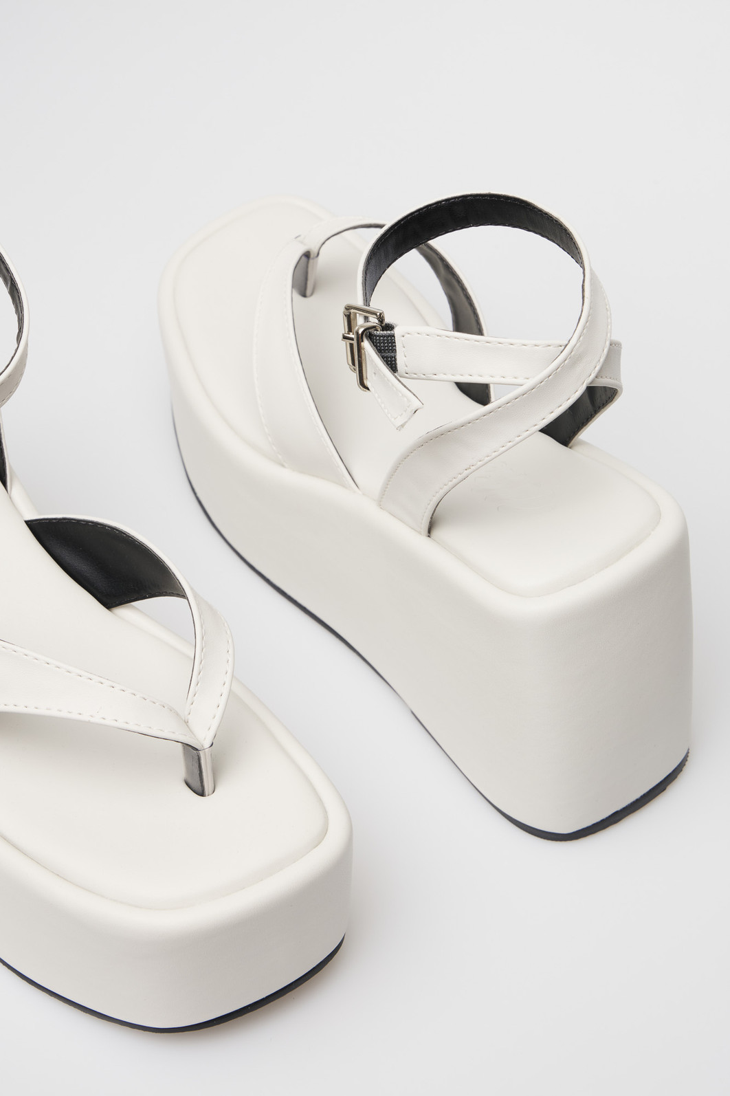 Sandália Lola Off-White Sandália Lola Off-White