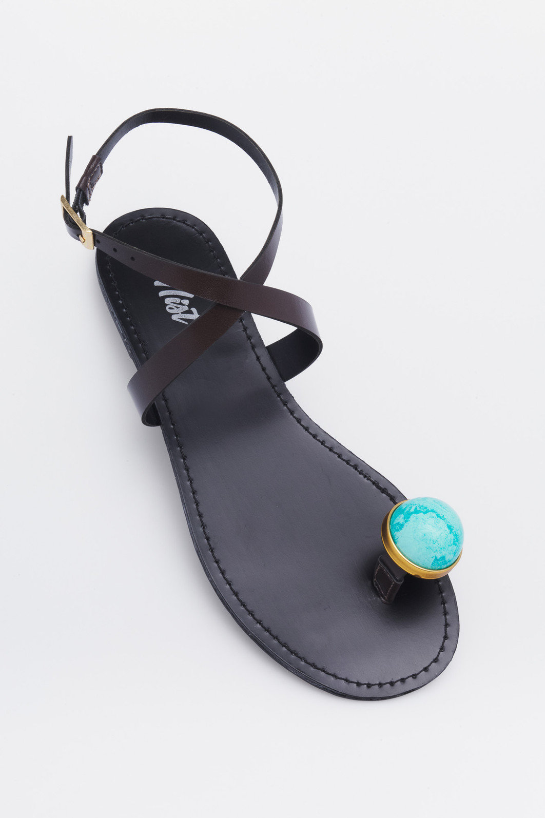 Rasteira Yara Café – Sandália feminina elegante Rasteira Yara Café com pedra turquesa