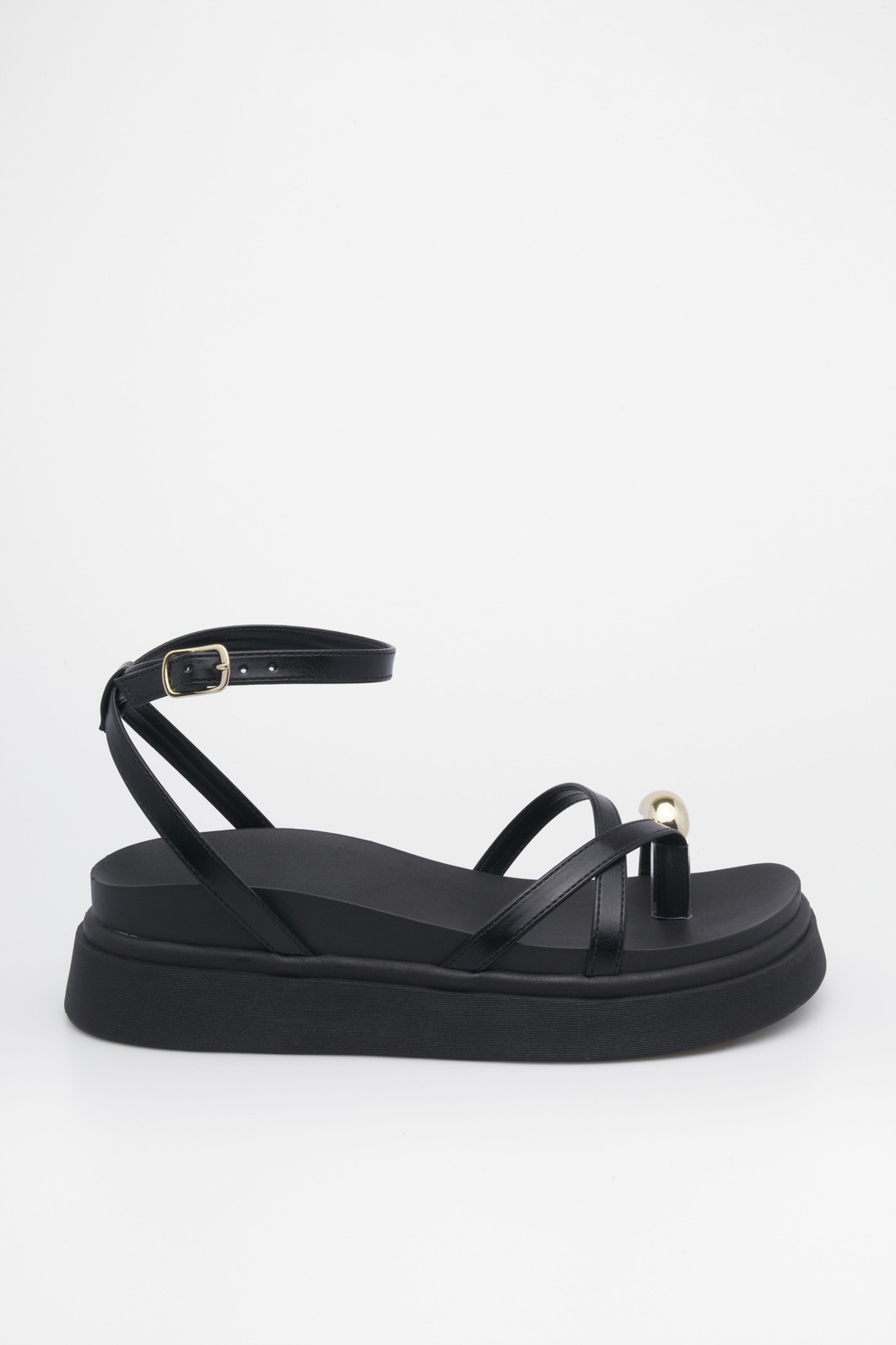 Sandália Vanessa Preto Papete Plataforma Sandália Vanessa Preto Papete Plataforma com tiras finas e detalhe dourado